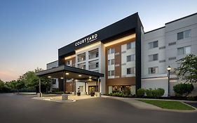 Courtyard Edison Woodbridge